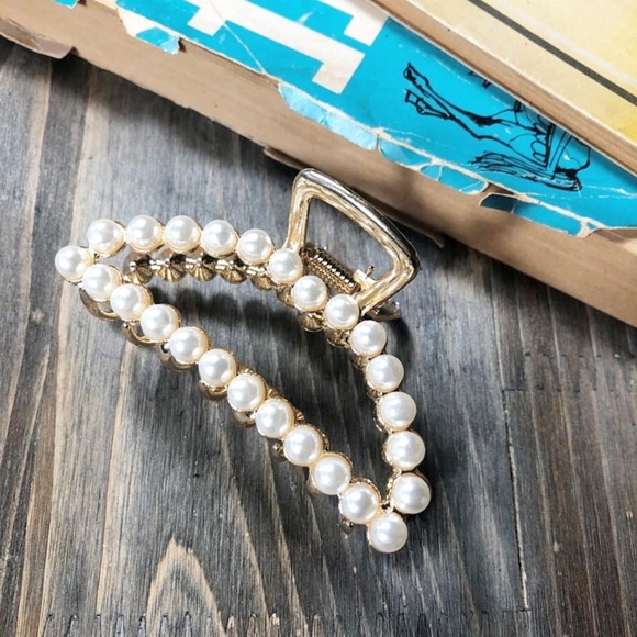 Alquimia Accessories - NEW GOLD PEARL EMBELISH HAIR CLAW CLIP